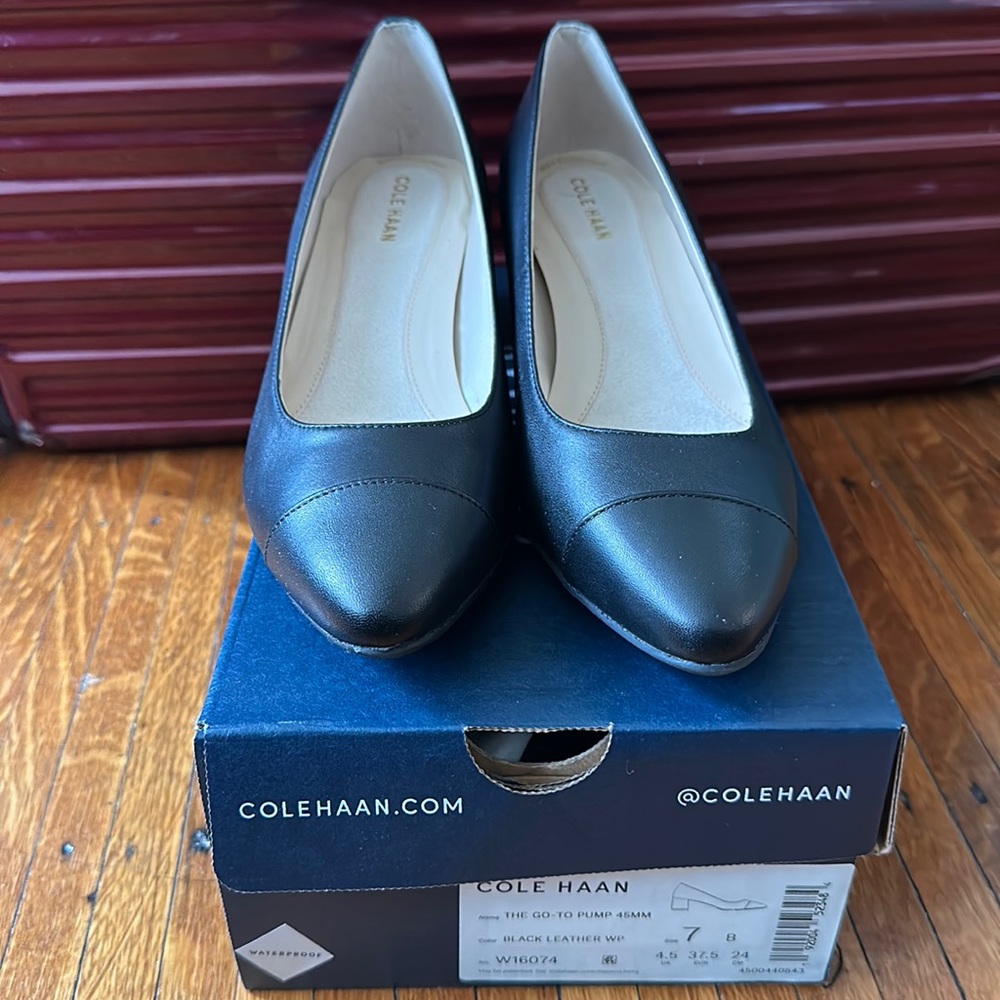 New in Box Cole Haan The Go to Pump sz 7